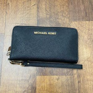 Michael Kors Jet Set Travel Large Saffiano Leather Quarter-Zip Wallet